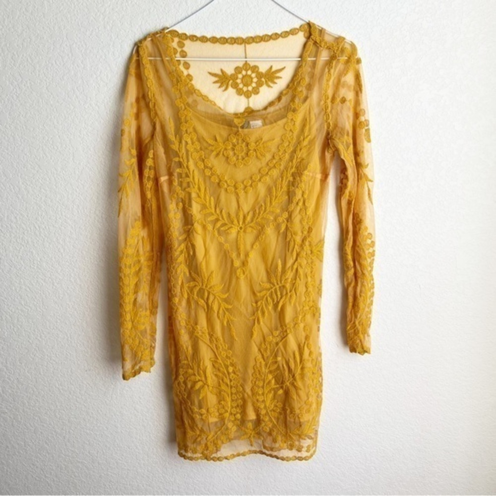 Divided autumn yellow lace layered mini dress, long sleeves size 6